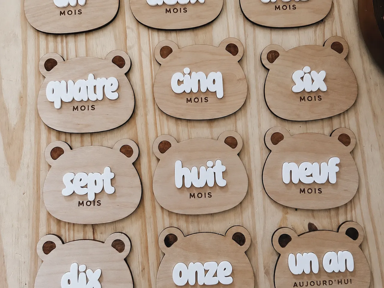 [Laser cut and engrave] Disques étapes bébé en forme d'ours pour suivi mensuel