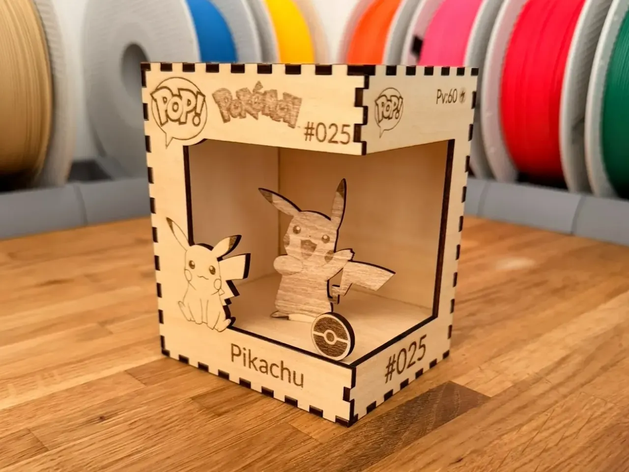 [Laser cut and engrave] Boîte de présentation en bois pour figurine Pikachu Pokémon