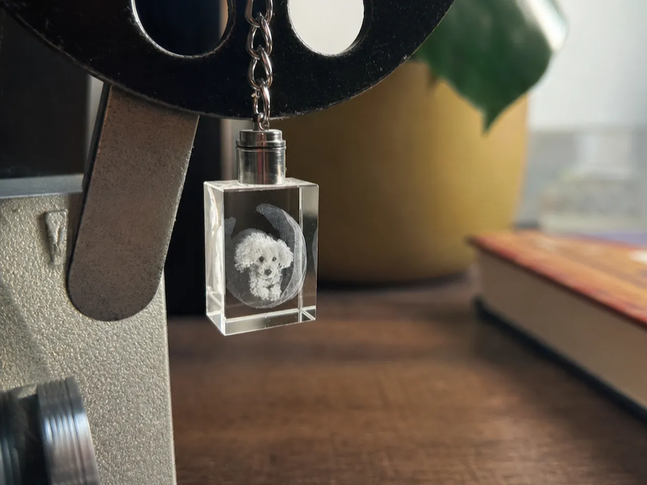 [Laser cut and engrave] Crystal Keychain Featuring a Bichon Frise Dog Portrait