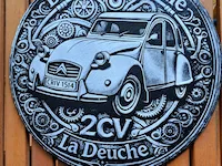[Laser cut and engrave] Plaque décorative ronde illustrant une Citroën 2CV avec engrenages