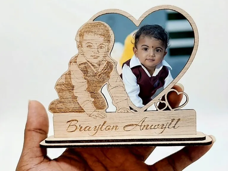Personalized Heart Shaped Photo Frame with Braylon Anwyll Nameplate