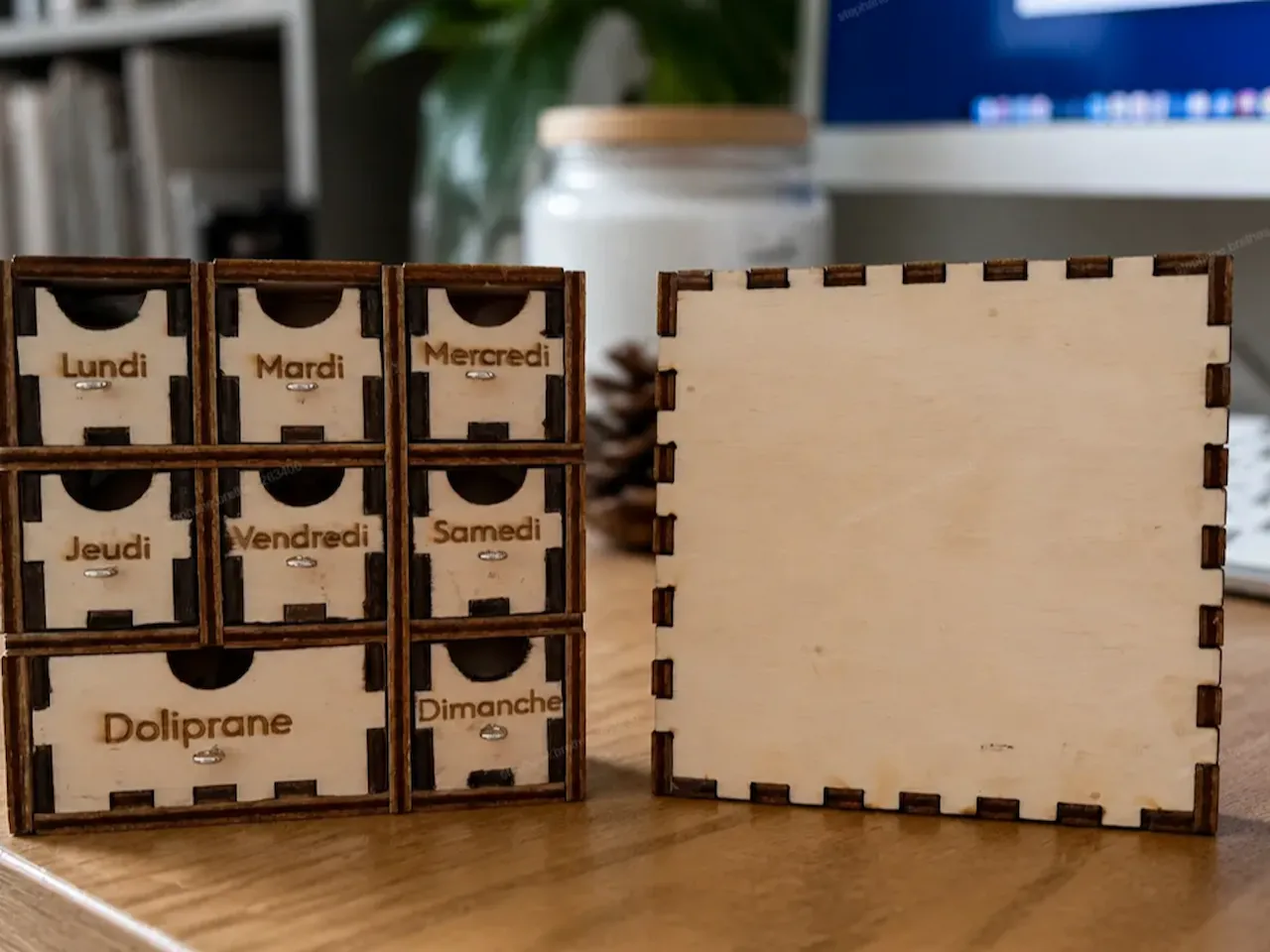 [Laser cut and engrave] Organisateur de médicaments hebdomadaire en bois avec tiroirs