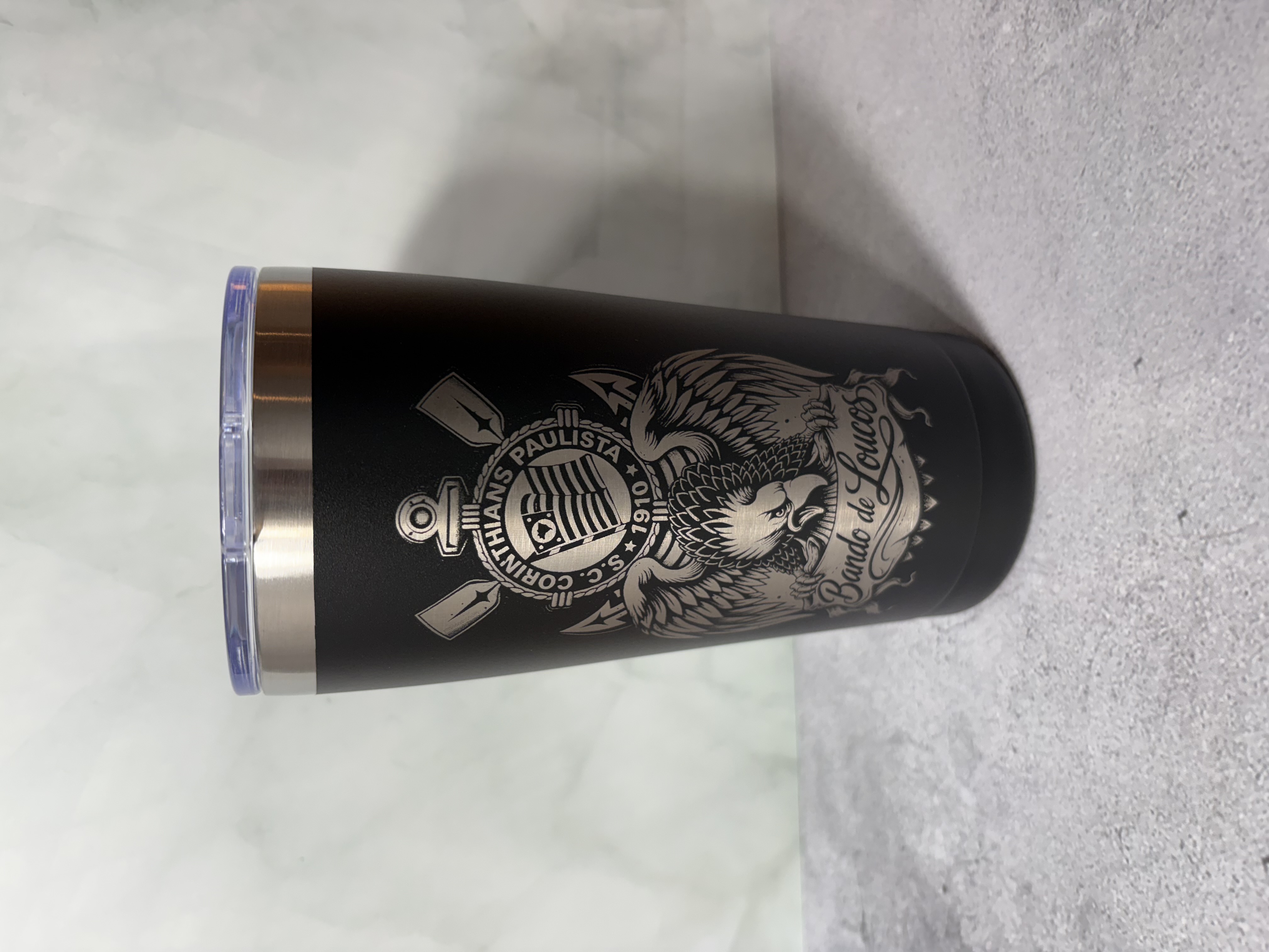 Černý izolovaný tumbler s logem fotbalového klubu Corinthians Paulista instruction: step 1 -