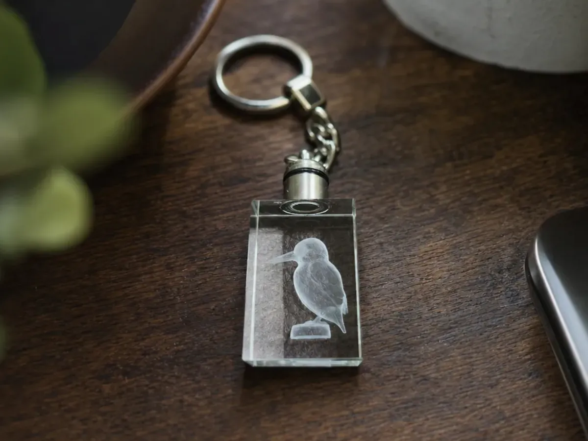 [Laser cut and engrave] Crystal Keychain Featuring a Kingfisher Bird Motif