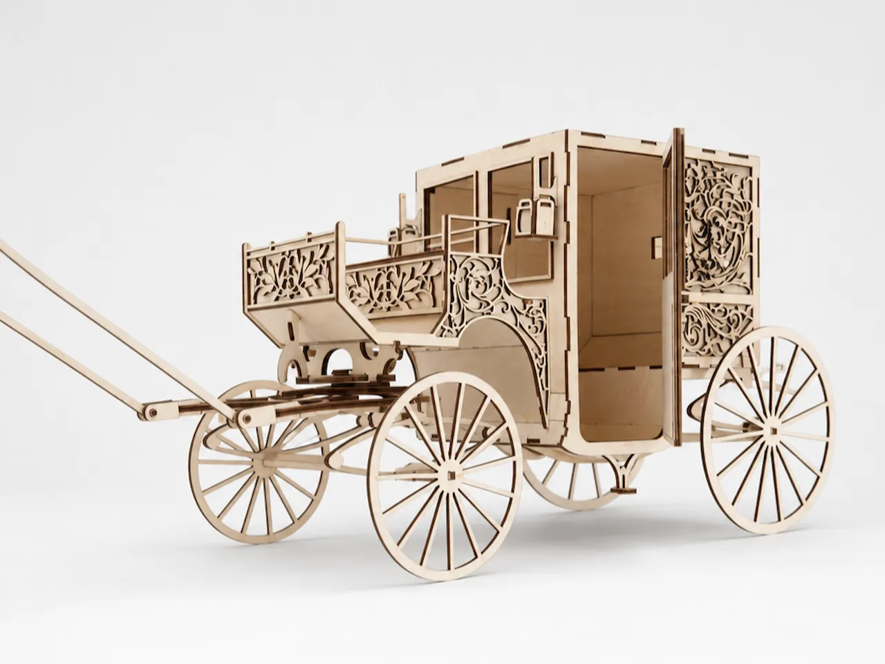 [Laser cut and engrave] Dekorative Kutsche aus Holz mit filigranen Verzierungen