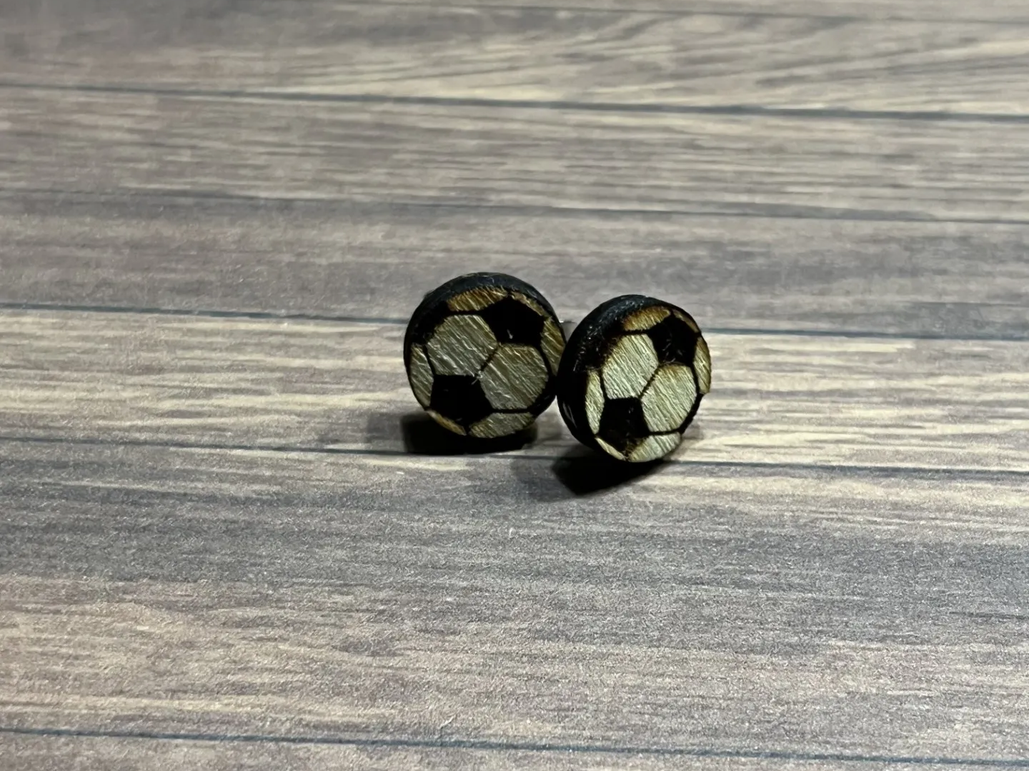 Boucles d'oreilles clous motif ballon de football