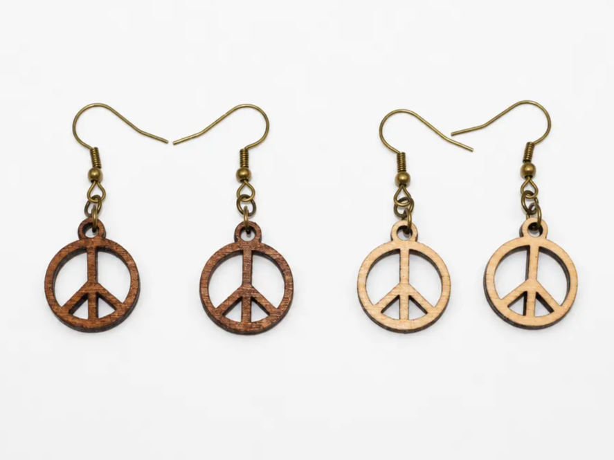 Boucles d'oreilles pendantes avec symbole de paix en bois