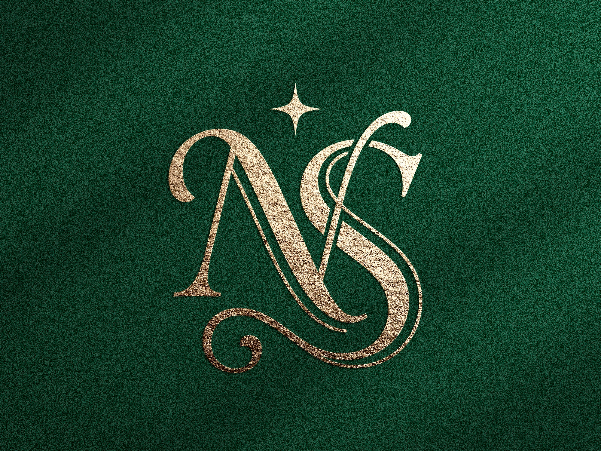Monogramme doré avec initiales NS sur fond texturé vert