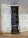 [Laser cut and engrave] Hohes schmales Bücherregal aus dunklem Holz im Vintage-Stil