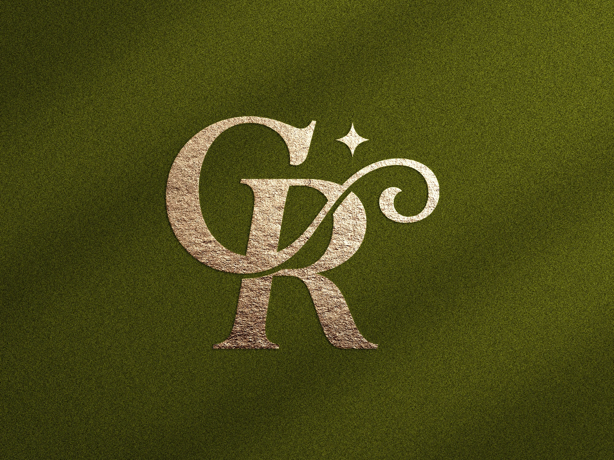 Monogramme doré avec lettres entrelacées CR sur fond texturé vert
