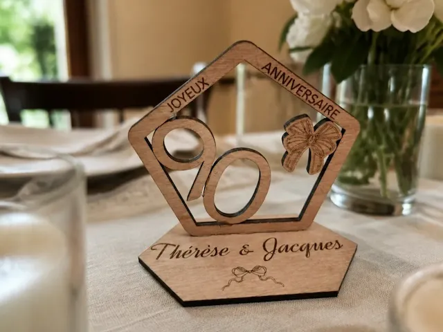 Centre de table anniversaire 90 ans personnalisé avec prénoms