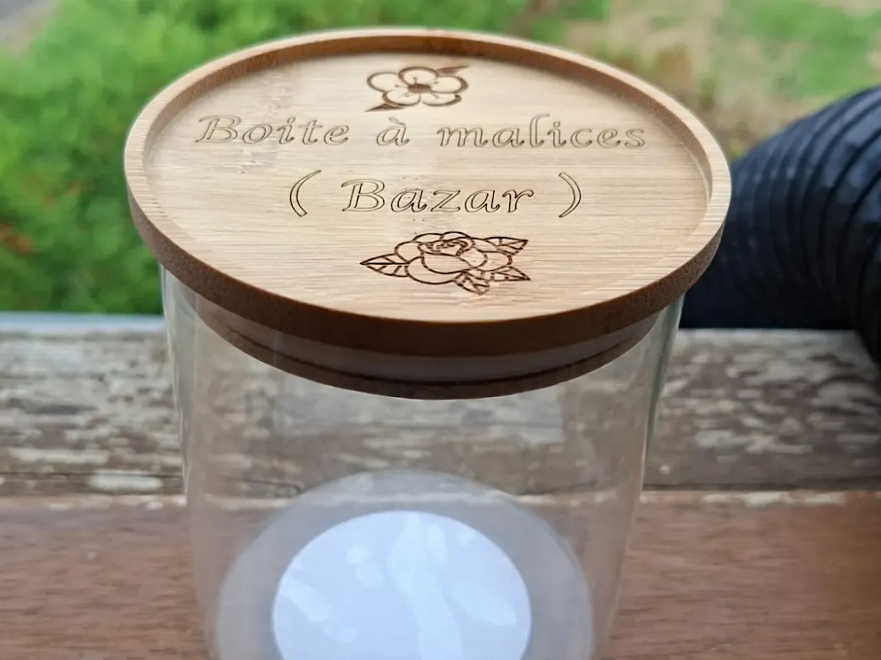 [Laser cut and engrave] Bocal en verre avec couvercle en bambou gravé Boîte à malices