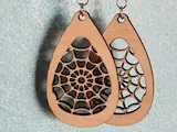 [Laser cut and engrave] Boucles d'oreilles pendantes noires en forme de goutte avec motif de toile d'araignée