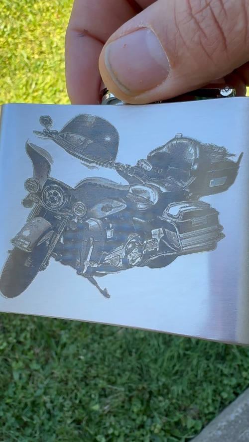 [Laser cut and engrave] Stainless steel flask featuring a detailed touring motorcycle illustration