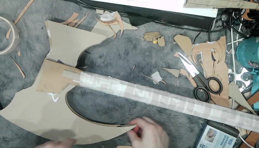 Косплей Фентезі DIY: Сокира Внутрішньої Сили. Створюй спогади, які для тебе важливі. instruction: step 4 - Створюйте наповнення тіла.