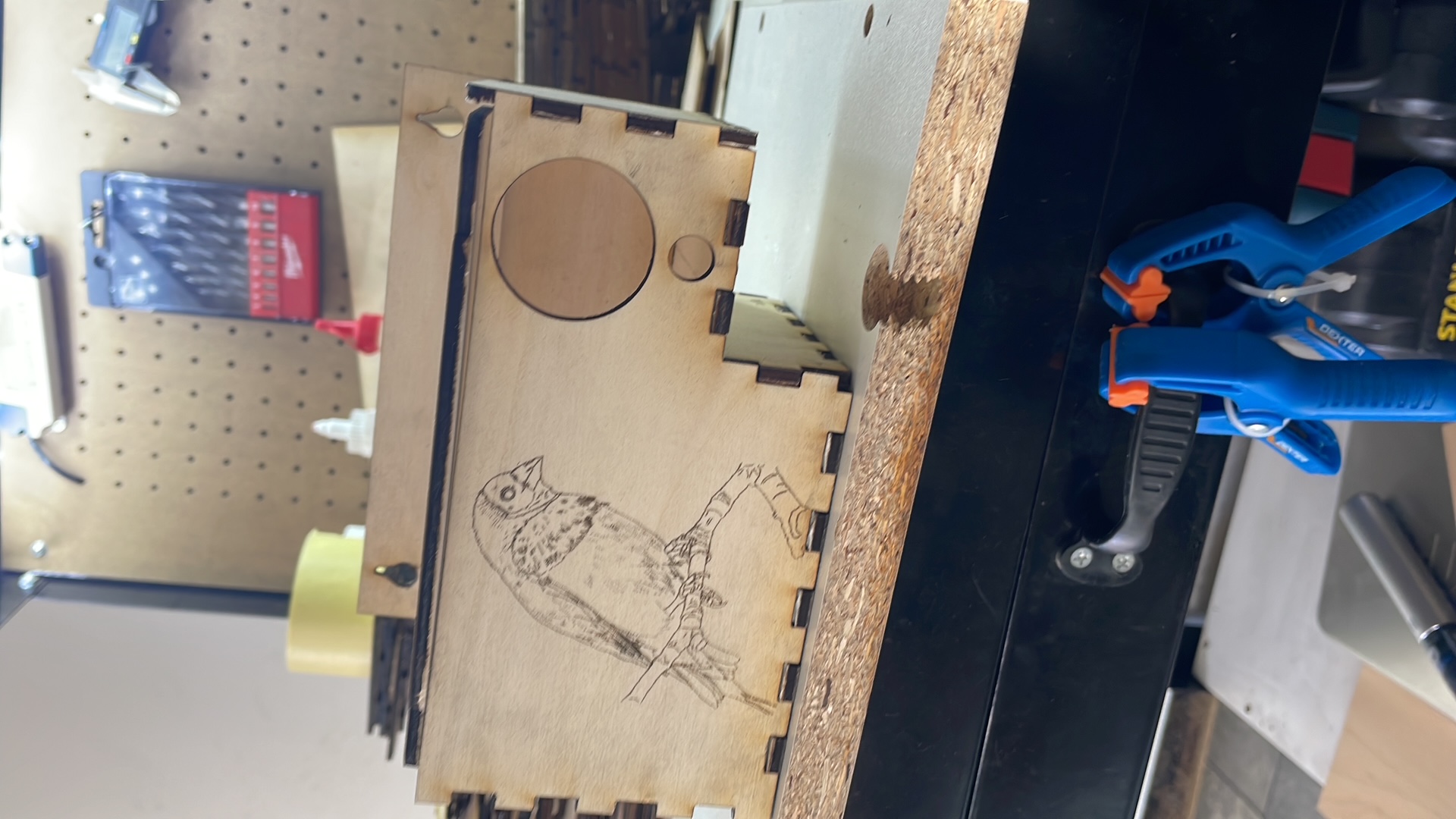 [Laser cut and engrave] Drewniana budka lęgowa dla ptaków z grawerem