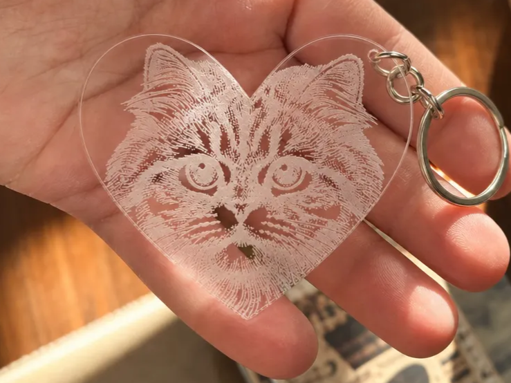 [Laser cut and engrave] Porte-clés en forme de cœur avec portrait de chat