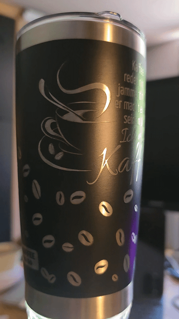 [Laser cut and engrave] Schwarzer Isolierbecher mit Kaffeebohnen Motiv und Sassi's Coffee Logo
