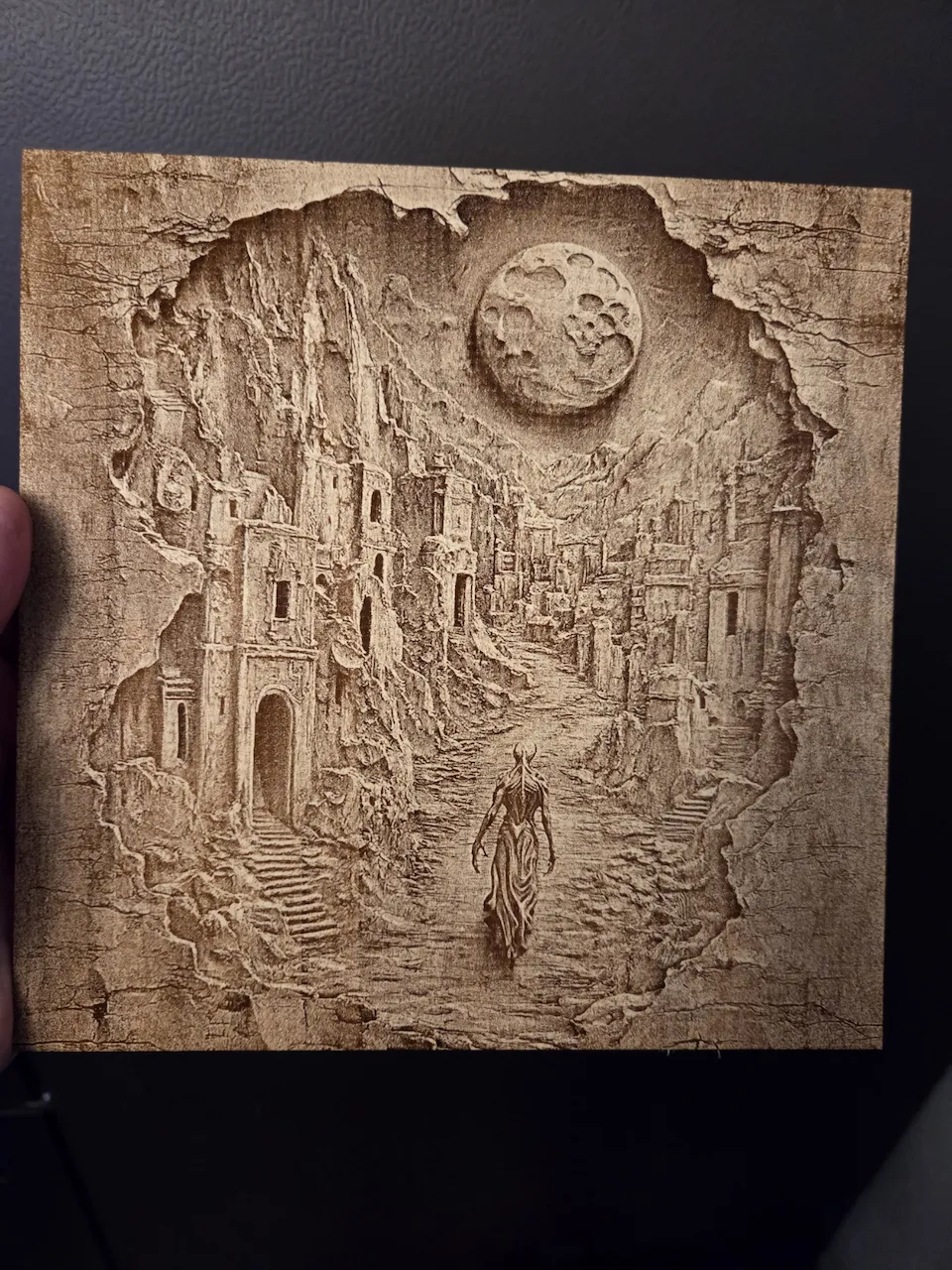 幻想风景墙艺术，描绘一个人物在月光下行走于废墟城市 instruction: step 1 - 