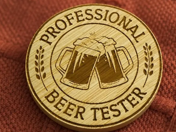 decapsuleur en bois rond avec motif de chopes de bière Professional Beer Tester