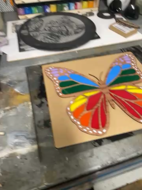 [Laser cut and engrave] Farfalla colorata in legno con inserti multicolore