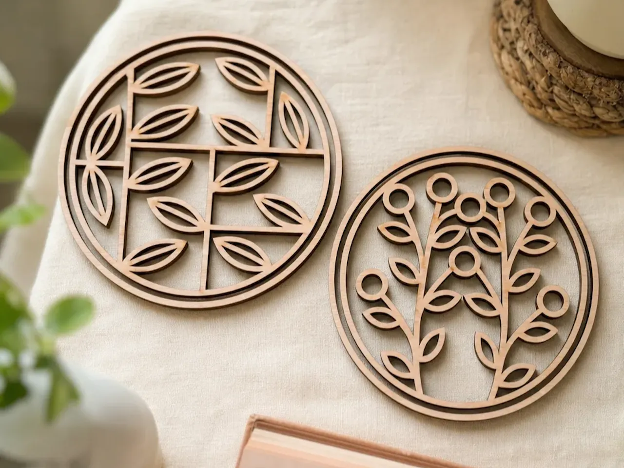 [Laser cut and engrave,Screen printing] Round Botanical Pattern Wooden Coasters