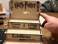 [Laser cut and engrave] Espositore in legno per personaggi Harry Potter