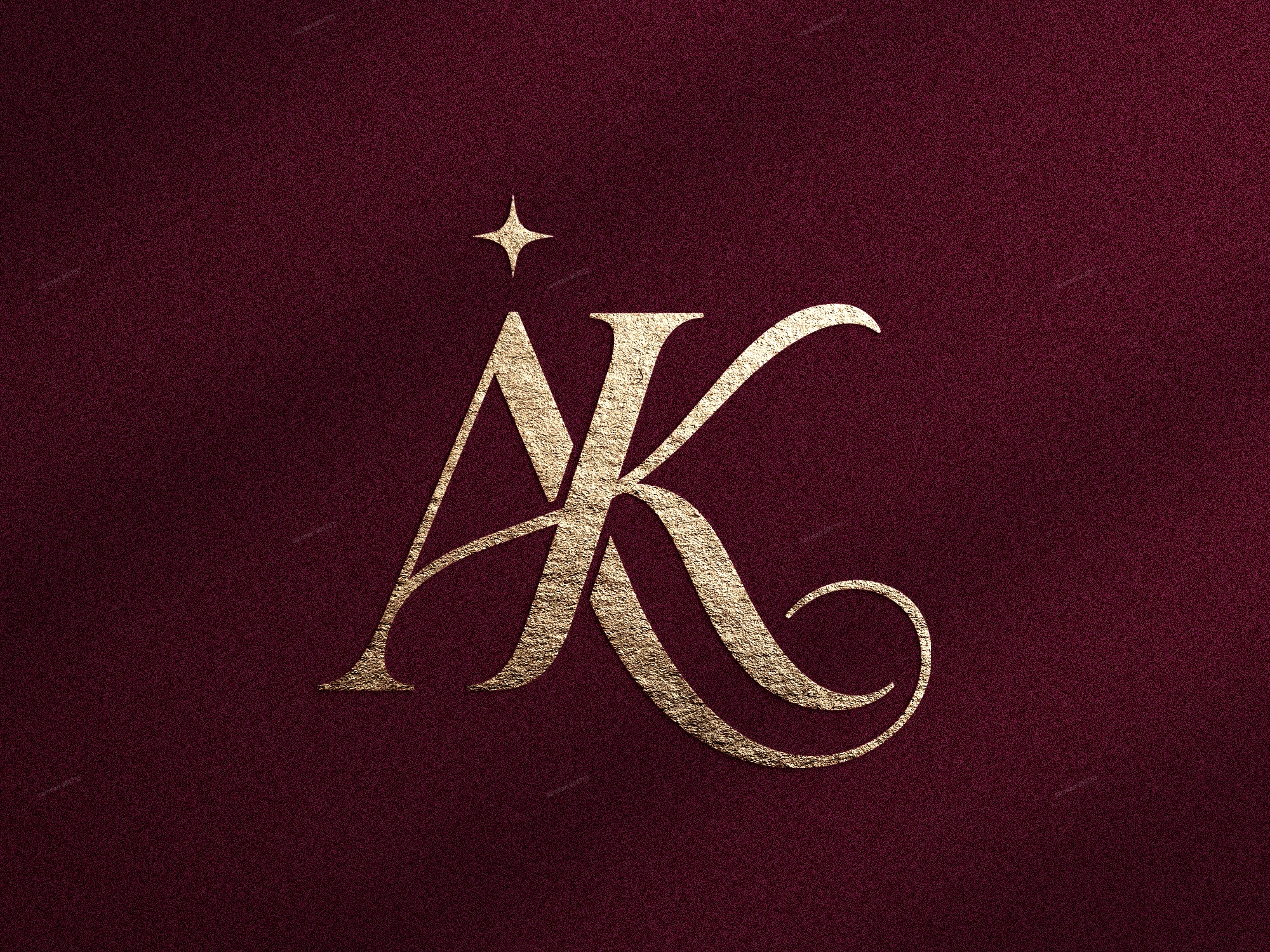 Monogramme doré avec lettres AK sur fond texturé bordeaux