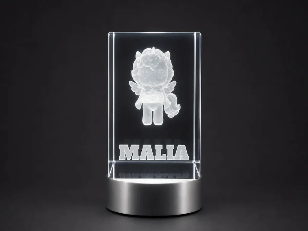 [Laser cut and engrave] Bloc en verre personnalisé avec figurine de licorne et prénom Malia
