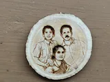 [Laser cut and engrave] Family portrait on a natural wood slice