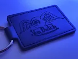 [Laser cut and engrave] Von Dutch Schlüsselanhänger aus Leder mit geflügeltem Auge Logo
