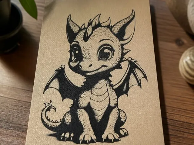 kleiner Drache auf PETG schwarz