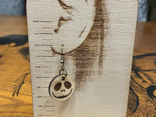 Boucle d'oreille ronde avec visage de Mr Jack