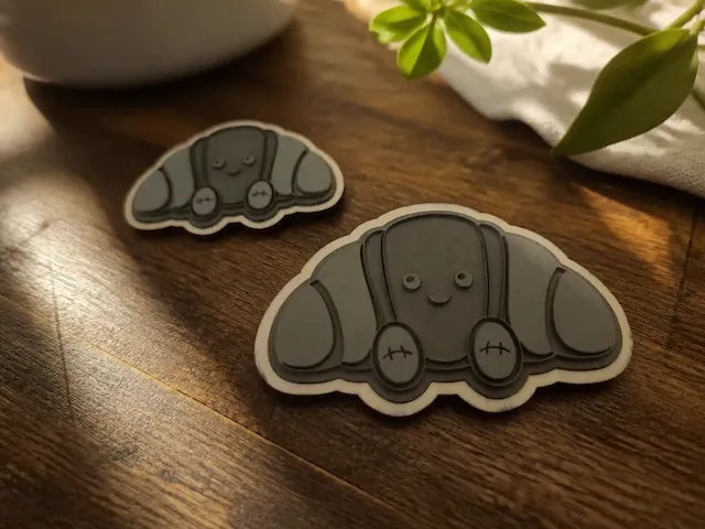 Niedlicher Croissant Stempel mit Gesicht