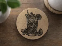 [Laser cut and engrave] Runder Korkuntersetzer mit Mojito Cocktail Motiv