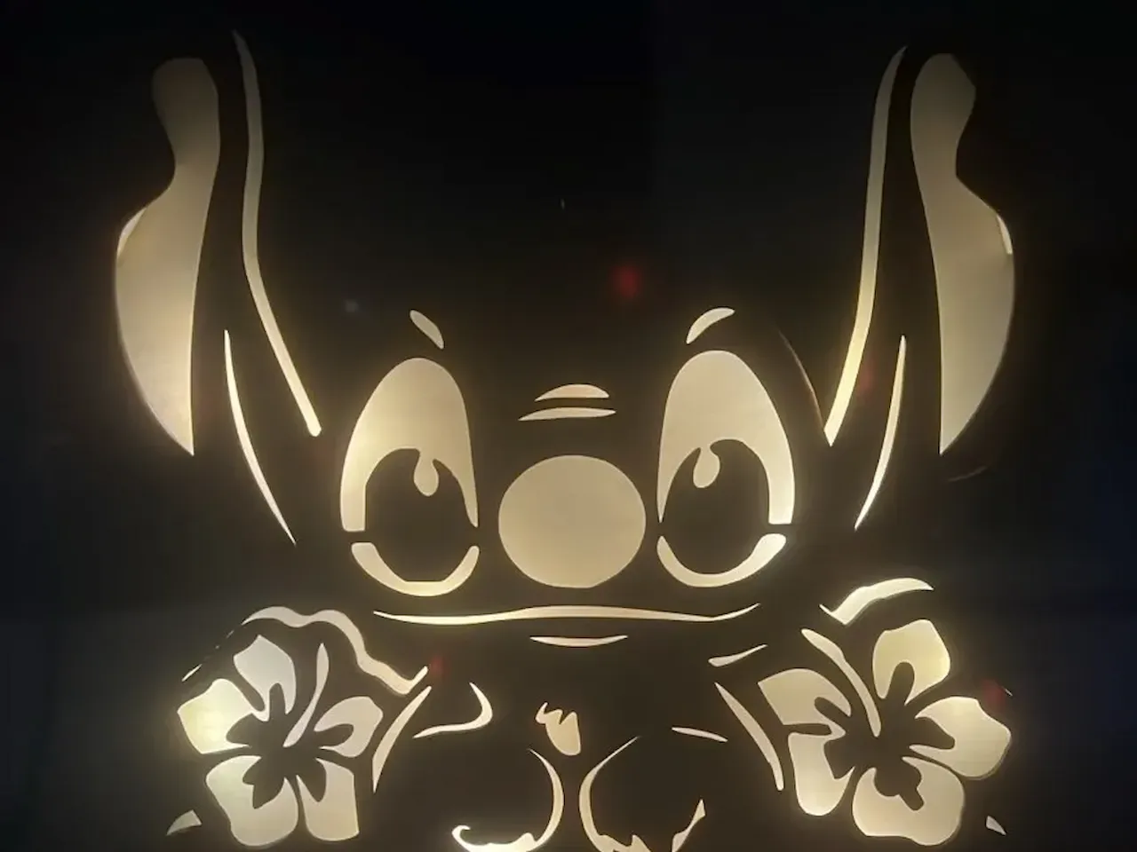 [Laser cut and engrave] Lampada Stitch realizzata in legno di betulla 3mm Font utilizzato STARDOS STENCIL