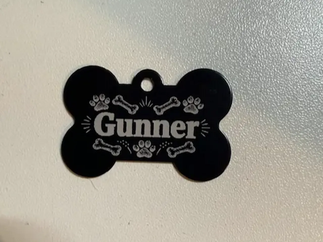 [Laser cut and engrave] Bone Shaped Pet ID Tag with Gunner Name and Paw Print Motif
