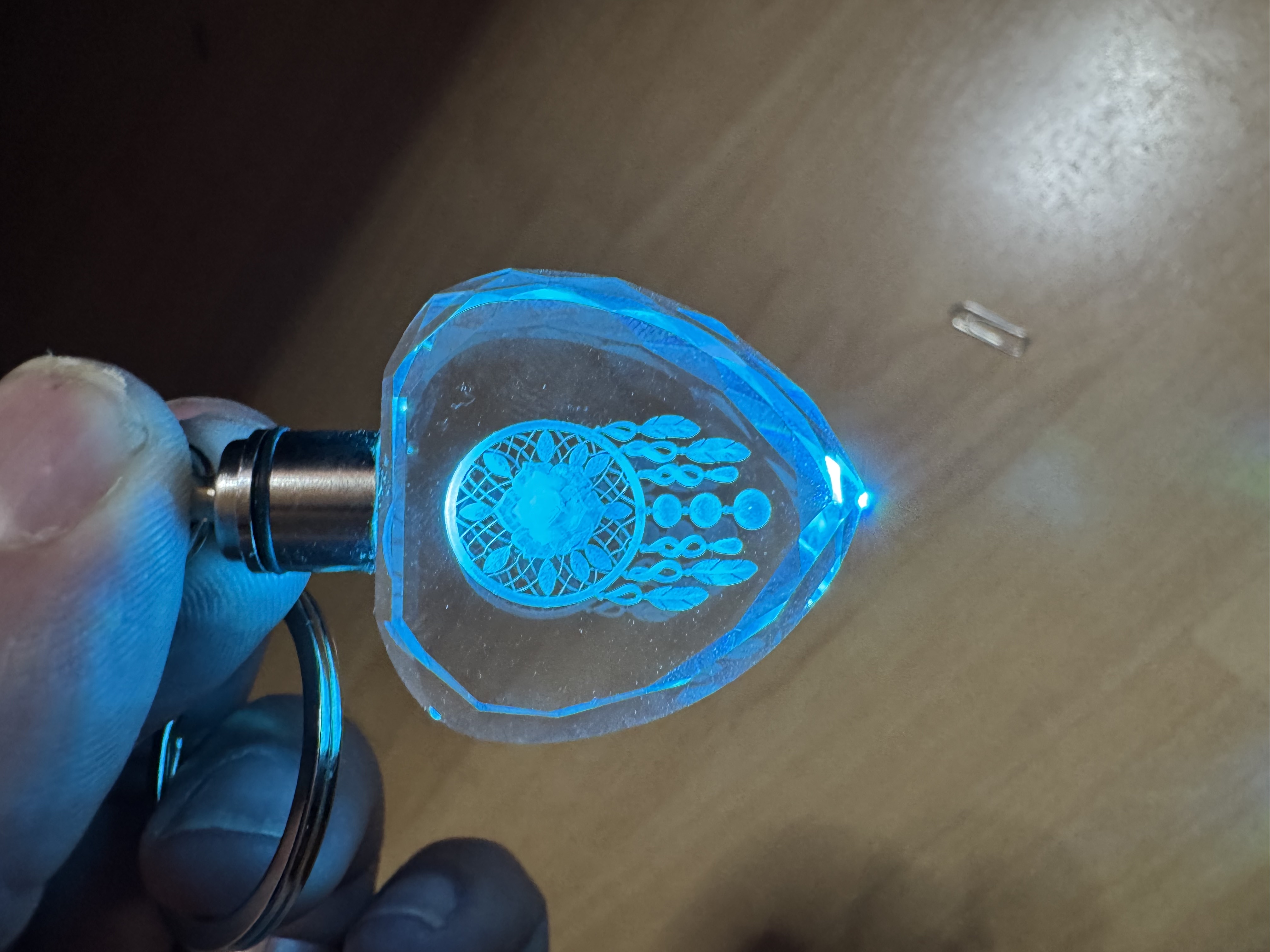 [Laser cut and engrave] Herzförmiger Kristallanhänger mit Traumfänger-Motiv