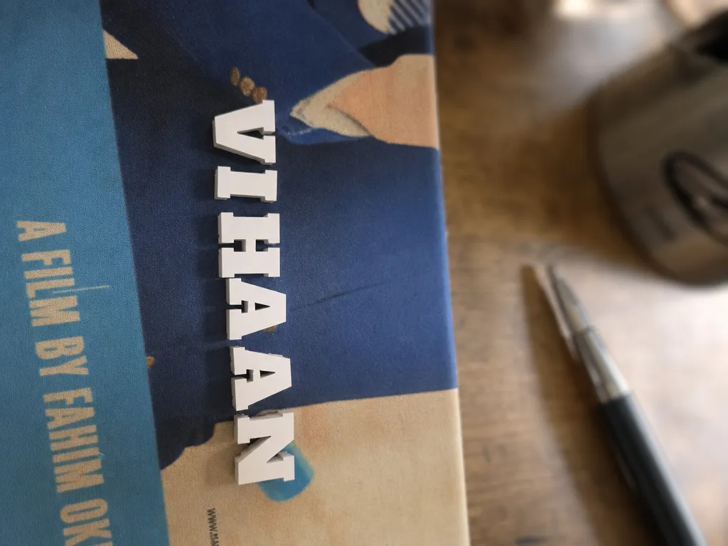 acylic cut vihaan