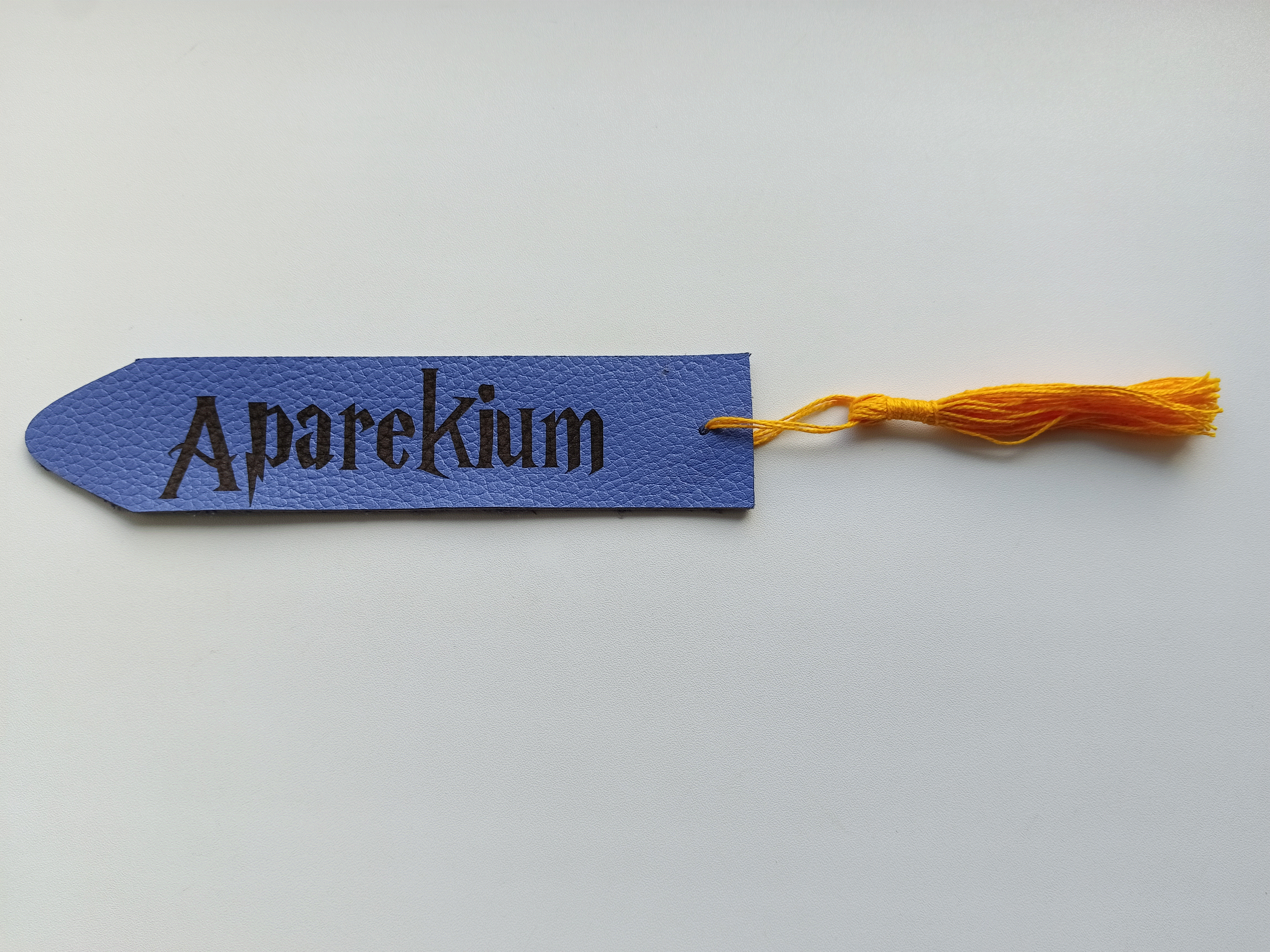 [Laser cut and engrave,Screen printing] Книжная закладка из кожи