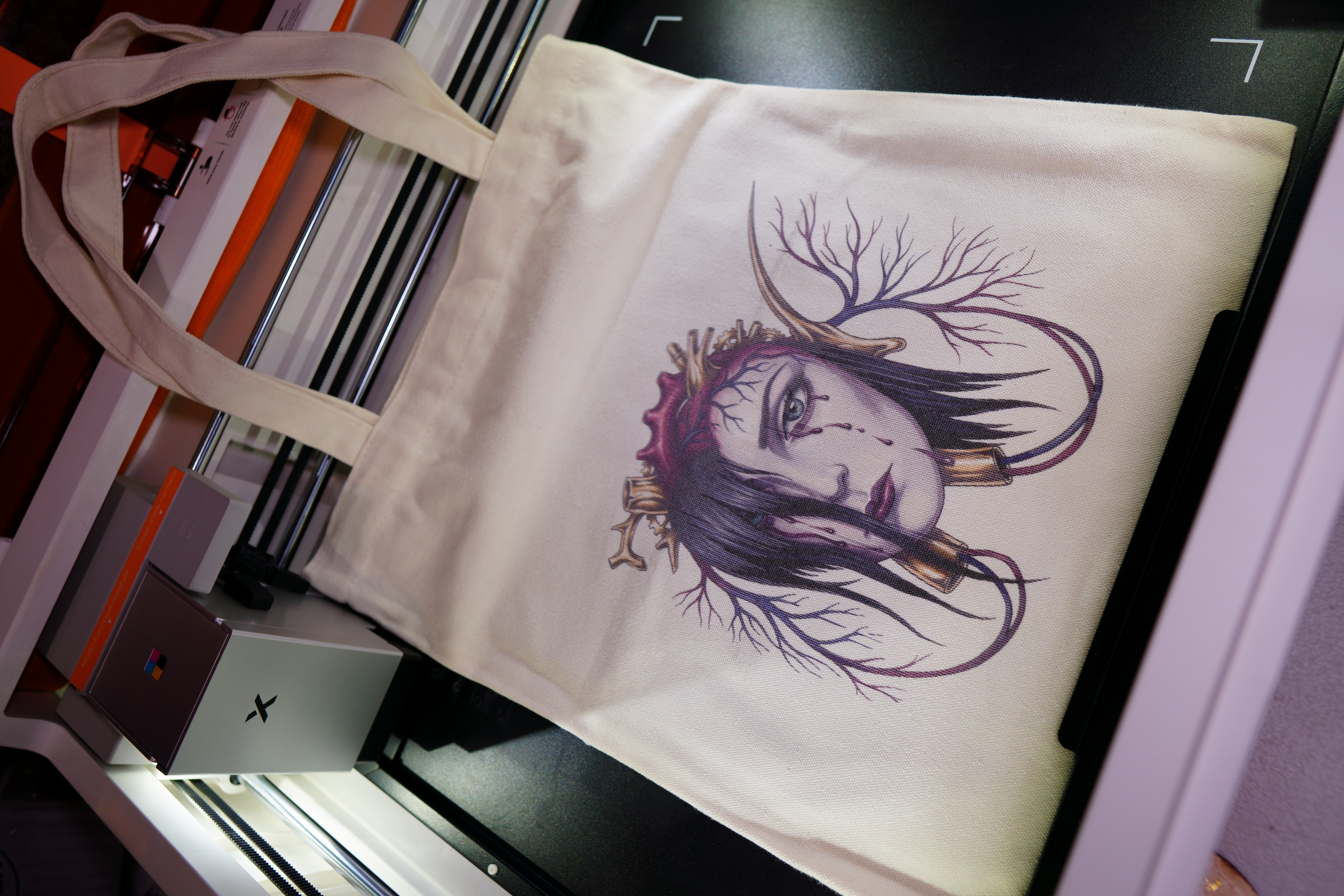 [Inkjet printing] Canvas Tote Bag Print of a Mechanical/Cyborg Bleeding heart