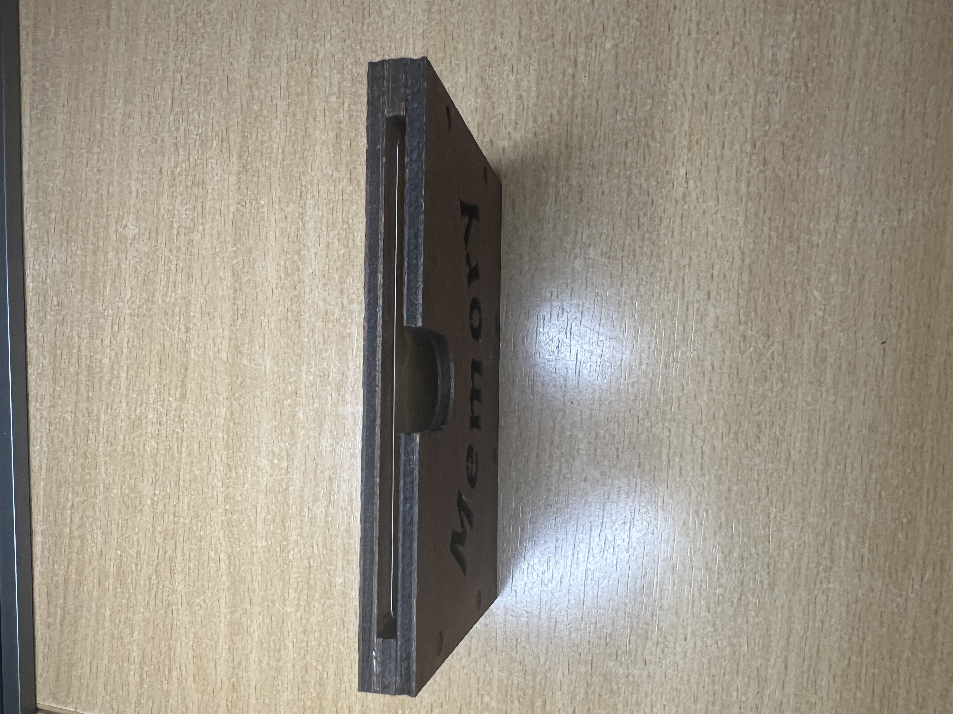 [Laser cut and engrave] Holz-Visitenkartenetui mit Memory-Schriftzug