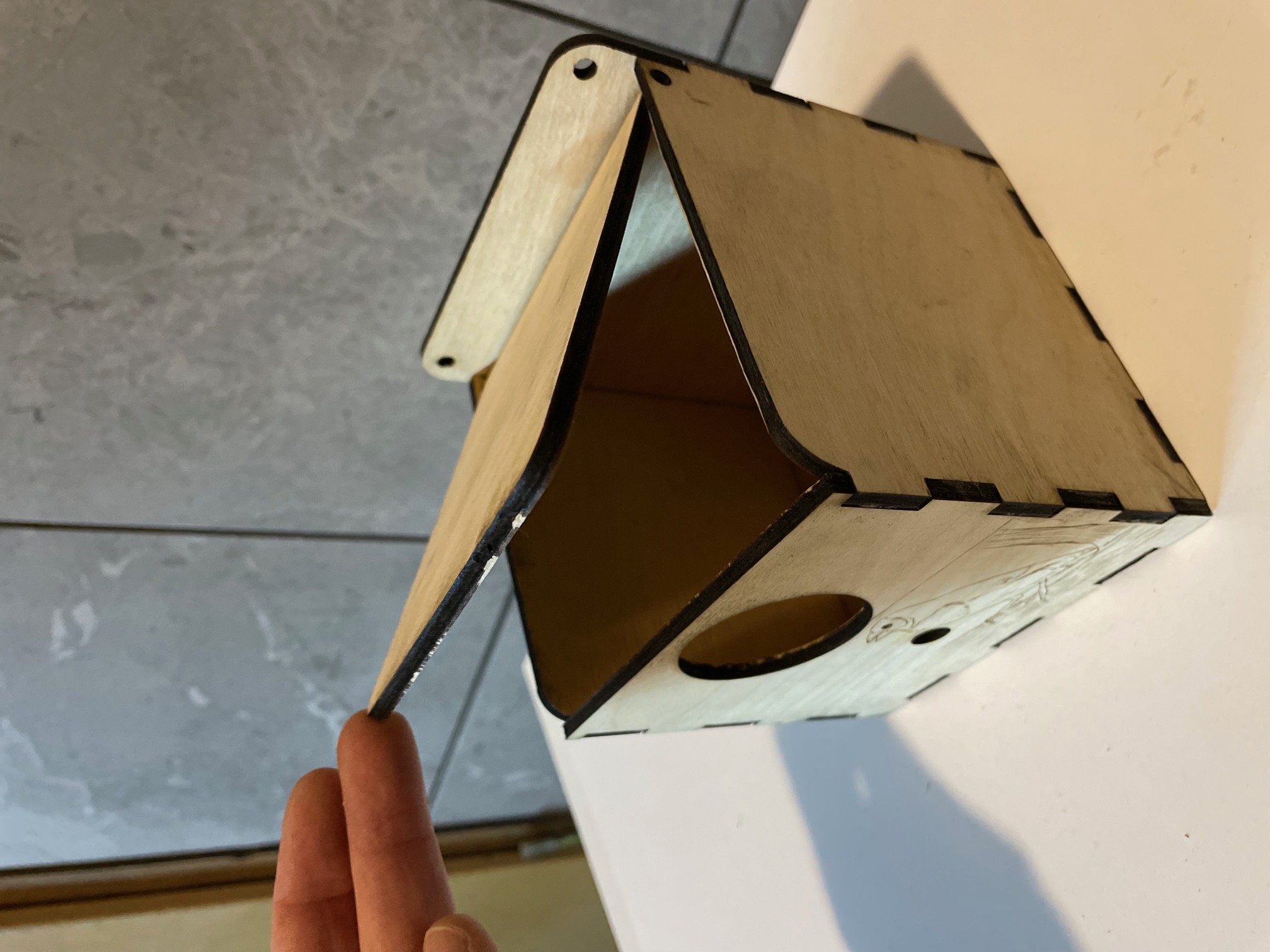 [Laser cut and engrave] Drewniana budka lęgowa dla ptaków z grawerem