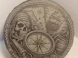 [Laser cut and engrave] Runder Untersetzer mit Piraten Totenkopf Kompass und Schatzkarten Motiv
