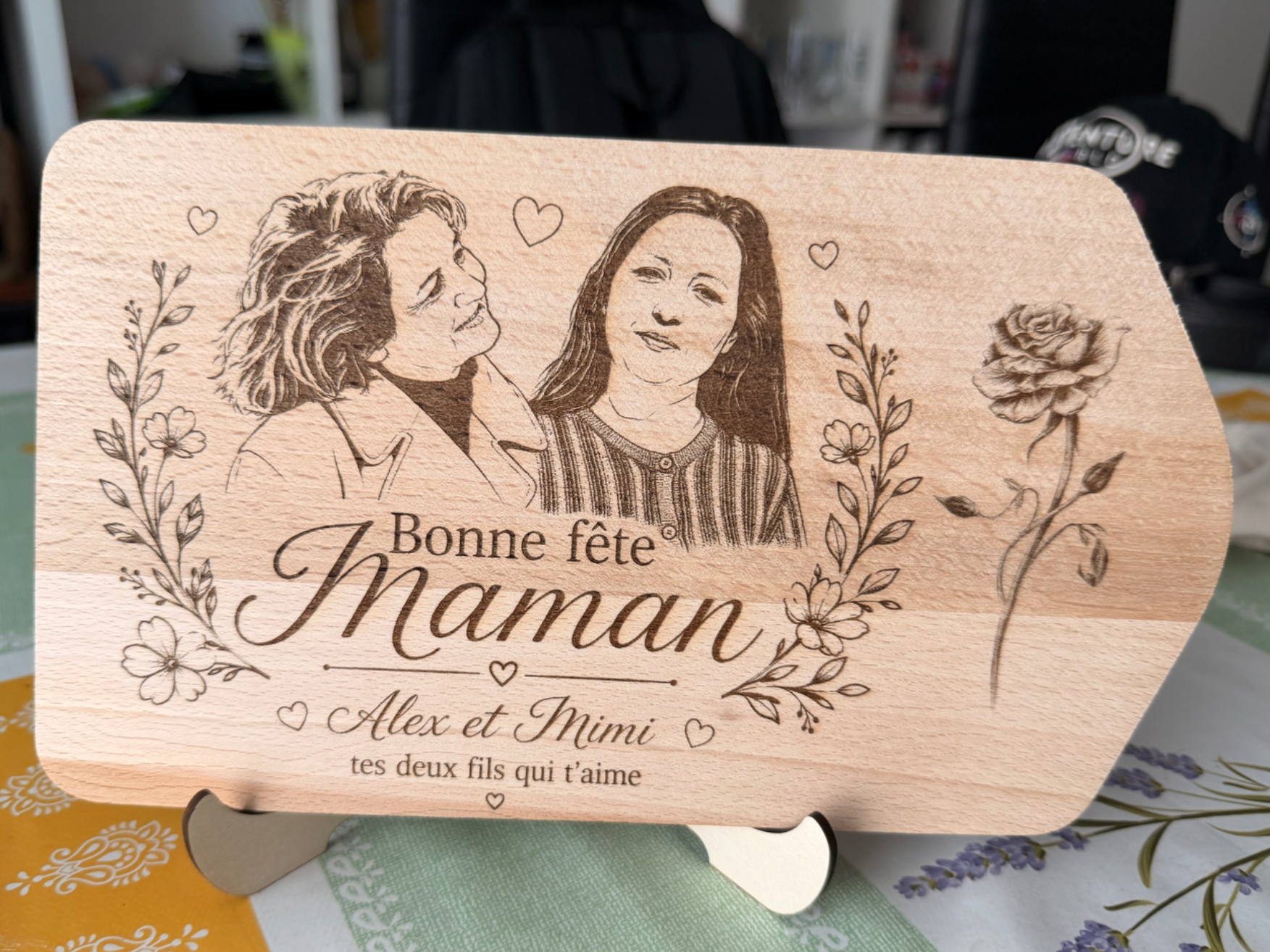 Planche en bois, personnalisée avec portrait et message pour la Fête des Mères