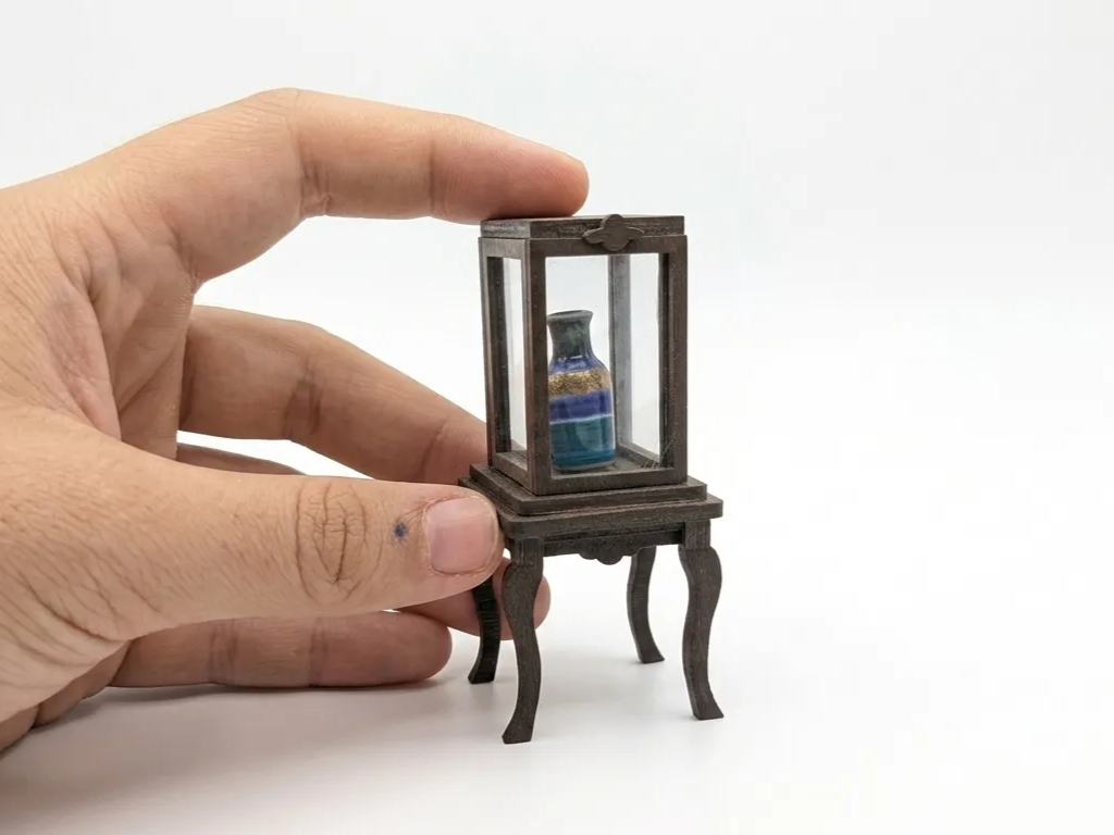 Plantilla de Corte Láser Vitrina en Miniatura | Archivo Digital SVG DXF | Expositor Casa de Muñecas Escala 1:12