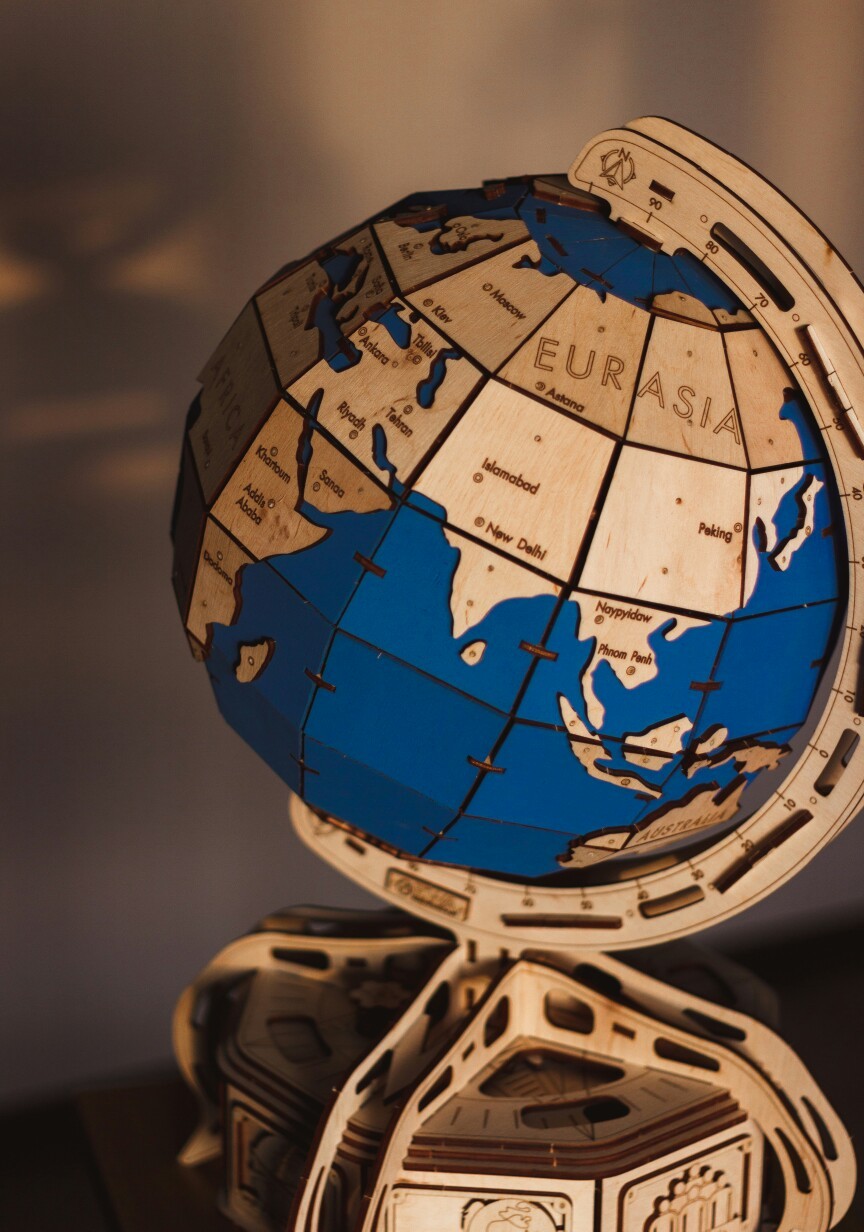 [Laser cut and engrave] Rotating World Globe Desk Map with Geographical Details