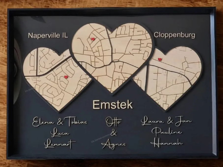 Wandbild mit drei herzförmigen Stadtplänen und personalisierten Namen / so fern und doch so nah