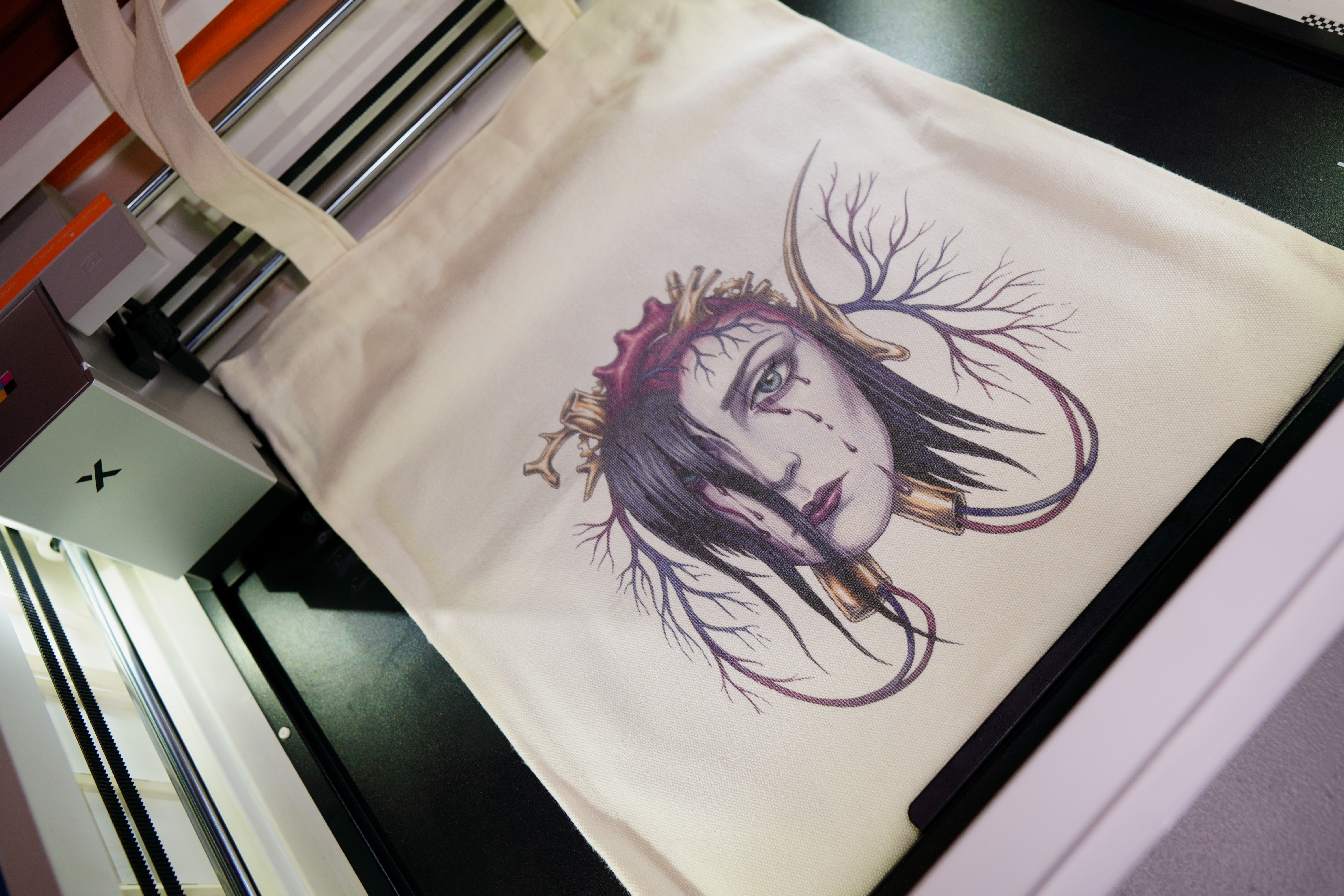 [Inkjet printing] Canvas Tote Bag Print of a Mechanical/Cyborg Bleeding heart