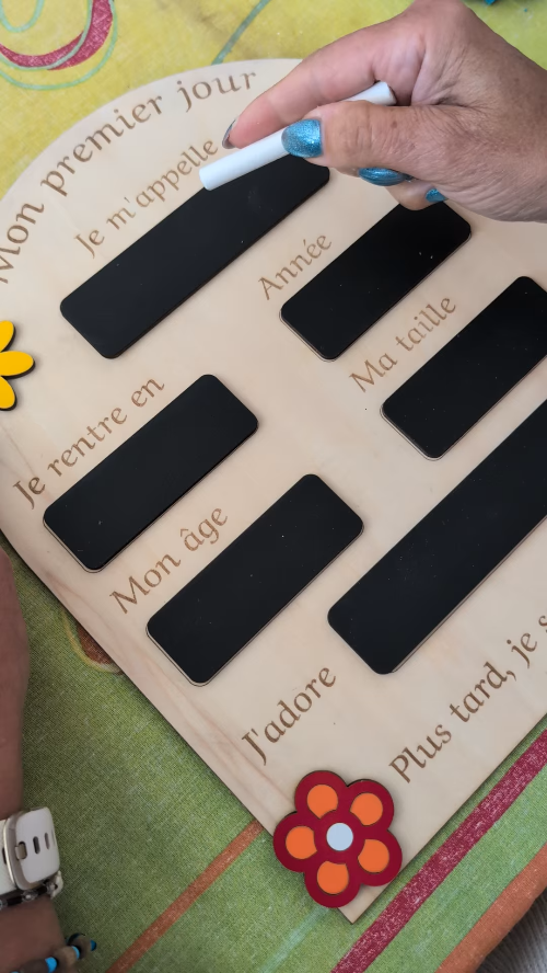 [Laser cut and engrave] Tableau ardoise en bois pour le premier jour d'école "Fille"